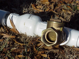 brass swing check valve with a free-swinging flapper in the outlet port